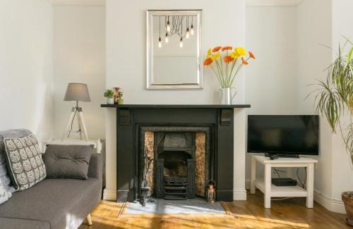 Adamsdown Casa | House for Families or Groups near Cardiff City Centre