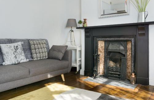 Adamsdown Casa | House for Families or Groups near Cardiff City Centre