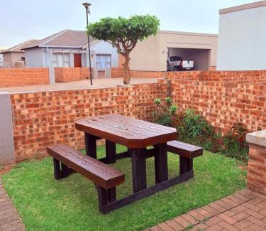 Emalahleni Hotel | House For Four Adults