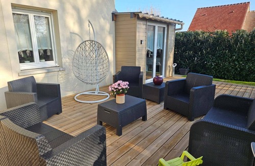 La Riviere-Saint-Sauveur Casa | House in Honfleur 2 bedrooms, jacuzzi, private garden and parking