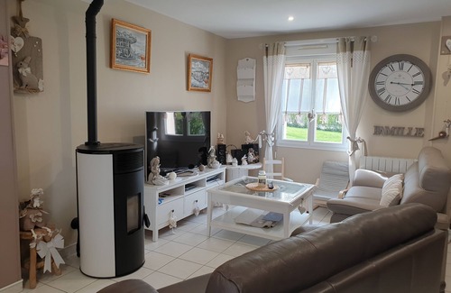 La Riviere-Saint-Sauveur Casa | House in Honfleur 2 bedrooms, jacuzzi, private garden and parking