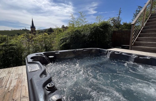 Jarnioux Casa | House with Spa and sauna in golden stones. Breathtaking view of the castle.