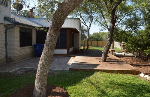 San Antonio Casa | Casa llena de Música de Texas Memoralbilia y Decoración Highlightng de Texas Músicos