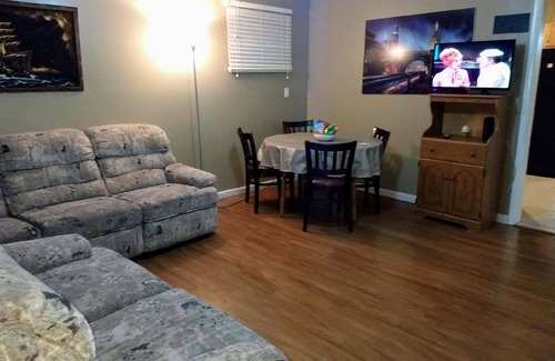 Antioch Casa | House has lots of rooms and close to the interstate and downtown