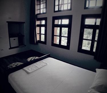 Gjirokaster Hotel | House Hotel Cela