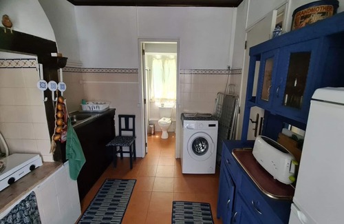 Carvalhal Benfeito Casa | Casa en una granja entre viñedos