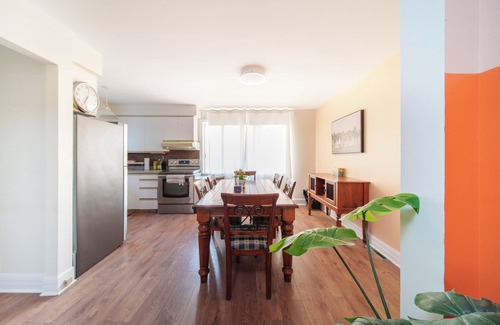 Montreal Casa | House in Center Brossard-mins to REM station/hwy