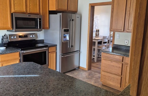 Bismarck Casa | House in central Bismarck location. Stay at a spacious 4-bedroom house