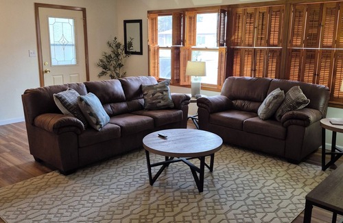 Bismarck Casa | House in central Bismarck location. Stay at a spacious 4-bedroom house