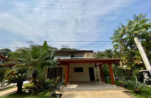 Praia do Pauba Casa | Casa en cond. 5 habitaciones con 3 suites, todas con aire, piscina y parrillas