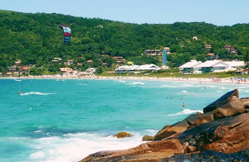 Ponta das Canas Casa | House in Condominium in front of Florianópolis beach