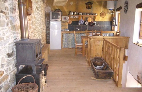 Noceda Cabaña | Casa en pueblo tranquilo. Ideal parejas, y amigos, en Noceda del Bierzo León.