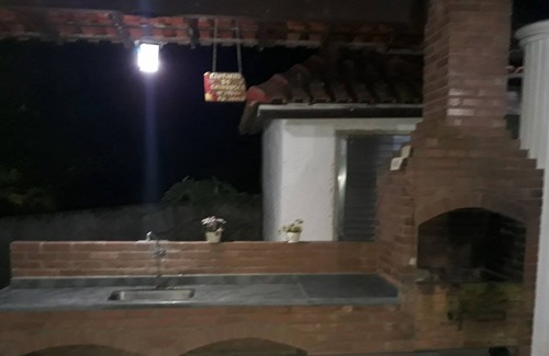 Guapimirim Casa | Casa en Guapimirim, cascadas, ducha, barbacoa, wifi, estacionamiento.
