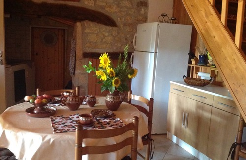 Cordes-sur-Ciel Casa | Casa de piedra de 90 m2 a la sombra de un roble clasificado como patrimonio del Tarn.
