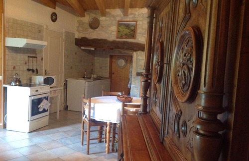 Cordes-sur-Ciel Casa | Casa de piedra de 90 m2 a la sombra de un roble clasificado como patrimonio del Tarn.