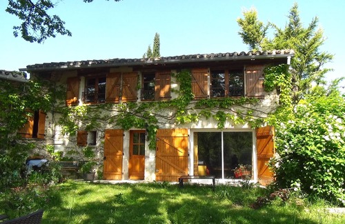 Cordes-sur-Ciel Casa | Casa de piedra de 90 m2 a la sombra de un roble clasificado como patrimonio del Tarn.