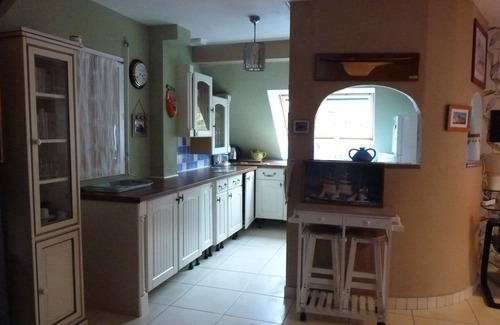 Scaer Casa | casa en un terreno grande cerca del bosque, a unos 20 minutos del mar.