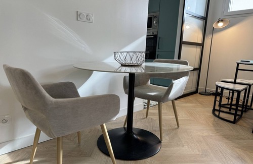 Le Mans Casa | Casa tranquila con terraza y estacionamiento