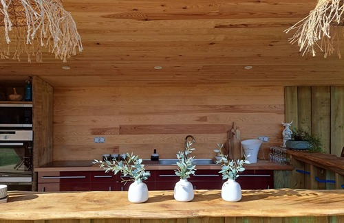 Leon Casa | House in Léon, swimming pool, sports and games room, large garden, 5 minutes from the lake