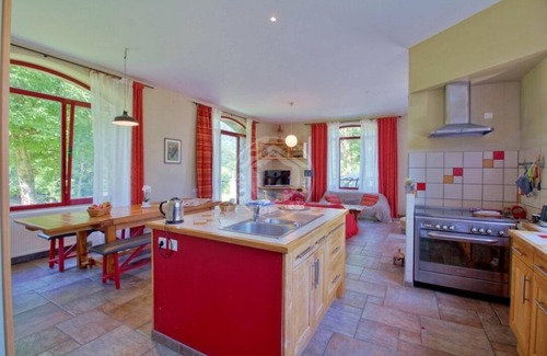 Luz-Saint-Sauveur Casa | House in Luz st Sauveur in a really beautiful scenary.
