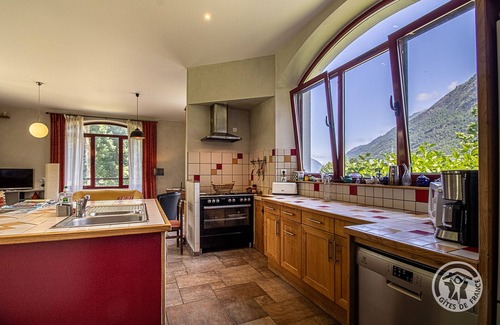 Luz-Saint-Sauveur Casa | House in Luz st Sauveur in a really beautiful scenary.