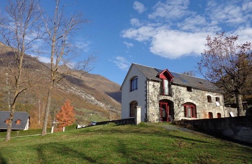 Luz-Saint-Sauveur Casa | House in Luz st Sauveur in a really beautiful scenary.