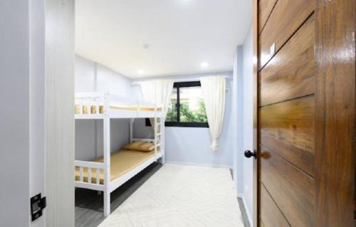 Valenzuela Casa | House in Makati, Poblacion