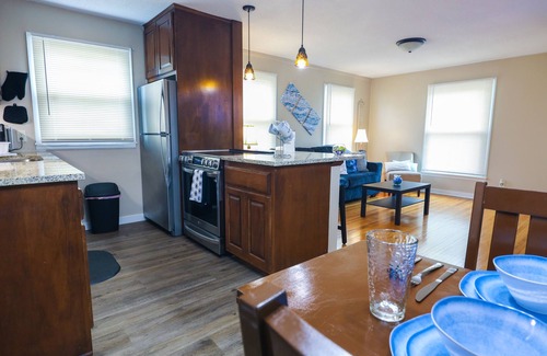 Diamond Lake Casa | House in Minneapolis, 2 beds, 2 baths and a sofa sleeper