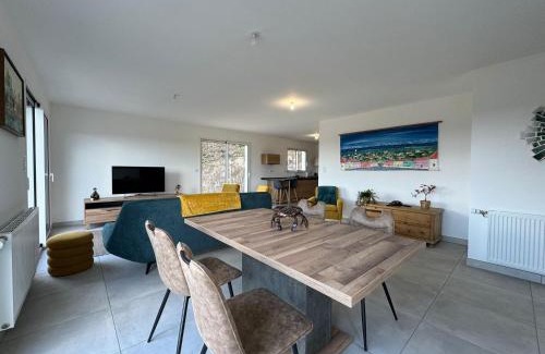Montfort-le-Gesnois Casa | House in Montfort with Panoramic Terrace