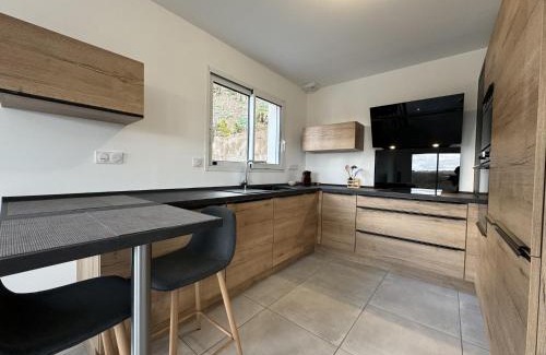 Montfort-le-Gesnois Casa | House in Montfort with Panoramic Terrace