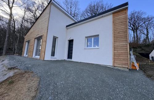 Montfort-le-Gesnois Casa | House in Montfort with Panoramic Terrace