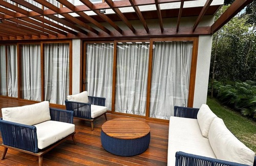 Praia do Forte Casa | HOUSE IN PRAIA DO FORTE WITH ACCESS TO THE SEA - AZORES BEACH HOUSE -