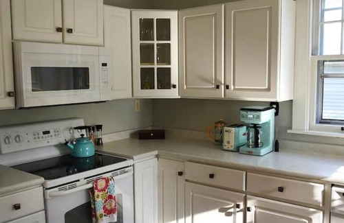 West Allis Casa | House with yard, Hot tub and Milwaukee Memories!