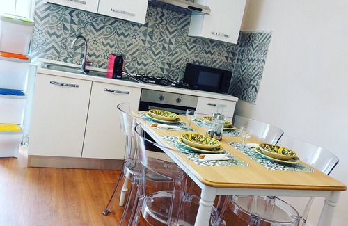 Calatabiano Apartamento | House in residence with swimming pool, tennis court and playground near Taormina
