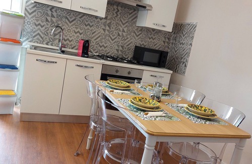 Calatabiano Apartamento | House in residence with swimming pool, tennis court and playground near Taormina