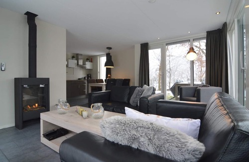 Reutum Casa | Casa en Reutum con Jacuzzi y Vista al Bosque