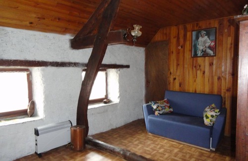 Vebre Casa | House in small mountain village by the river