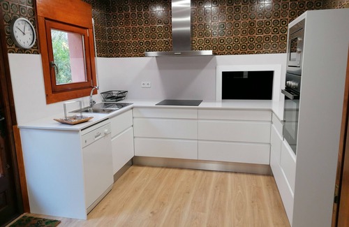La Baronia de Rialb Cabaña | Casa en medio de la naturaleza con piscina y jardín. Pet friendly !