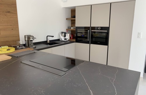 Est Casa | House IN THE City Center With Garden Parking Swimming Pool IN Peace