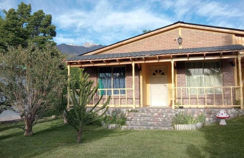 Potrerillos Casa | Casa en la montaña a pocos metros de hermoso arroyo.
