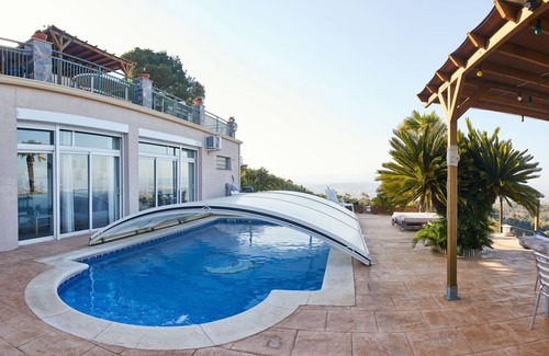 Sant Cugat del Valles Apartamento | Casa en la montaña, con vistas y con piscina a 15 min Barcelona