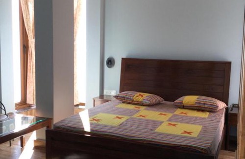 The Mall Road Otro | House in the Oaks