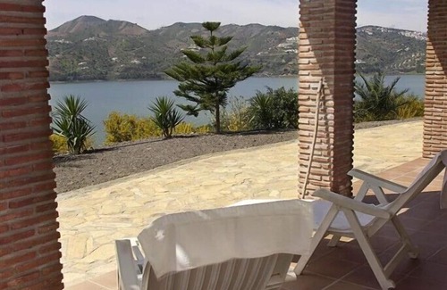 Vinuela Cabaña | Casa en el Pantano de la Viñuela con unas vistas inmejorables sobre el embalse