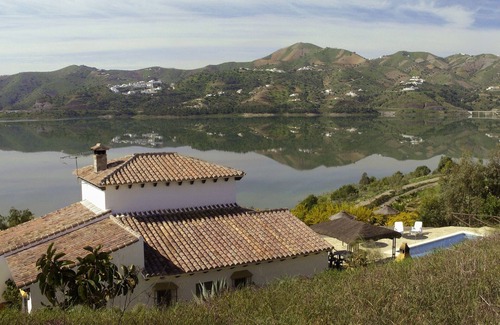 Vinuela Cabaña | Casa en el Pantano de la Viñuela con unas vistas inmejorables sobre el embalse