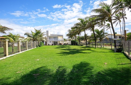 Vilas do Atlantico Casa | House in Vilas do Atlântico on the seafront with six air-conditioned suites