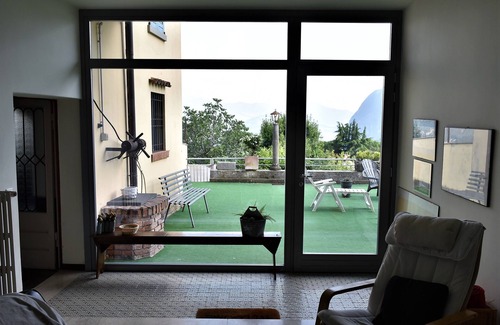 Solto Collina Casa | Casa LA TERRAZA - Casa grande con vista al lago, 3 habitaciones, capacidad para 8 personas