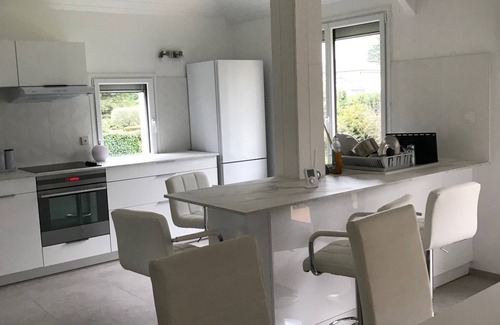 Vannes Casa | House large spaces 8 people, family, garden