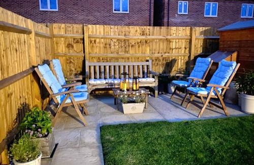 Bicester Casa | House Launton Village - close to Tythe Barn, Blenheim Palace & Bicester Shopping