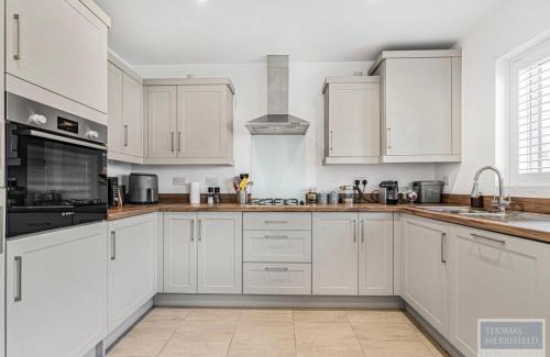 Bicester Casa | House Launton Village - close to Tythe Barn, Blenheim Palace & Bicester Shopping