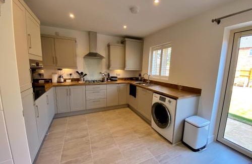 Bicester Casa | House Launton Village - close to Tythe Barn, Blenheim Palace & Bicester Shopping
